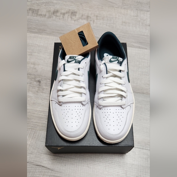 SOLD!! Jordan 1 Low Oxidized Green - Picture 3 of 5